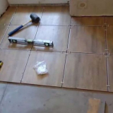 Jak dát dlaždici na podlaze: možnosti rozvržení + instrukce krok za krokem